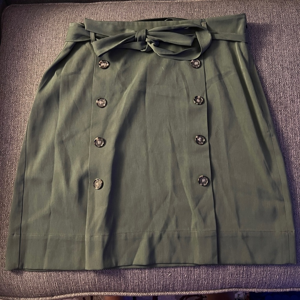 Loft bow and button skirt - size 12 Excellent used condition